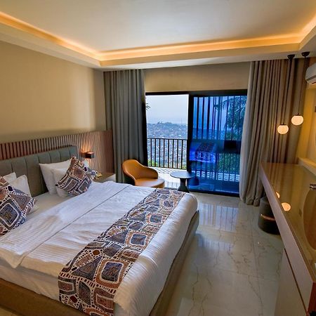 The Country Lodge Hotel Freetown Ngoại thất bức ảnh