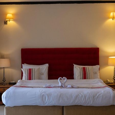 The Country Lodge Hotel Freetown Ngoại thất bức ảnh