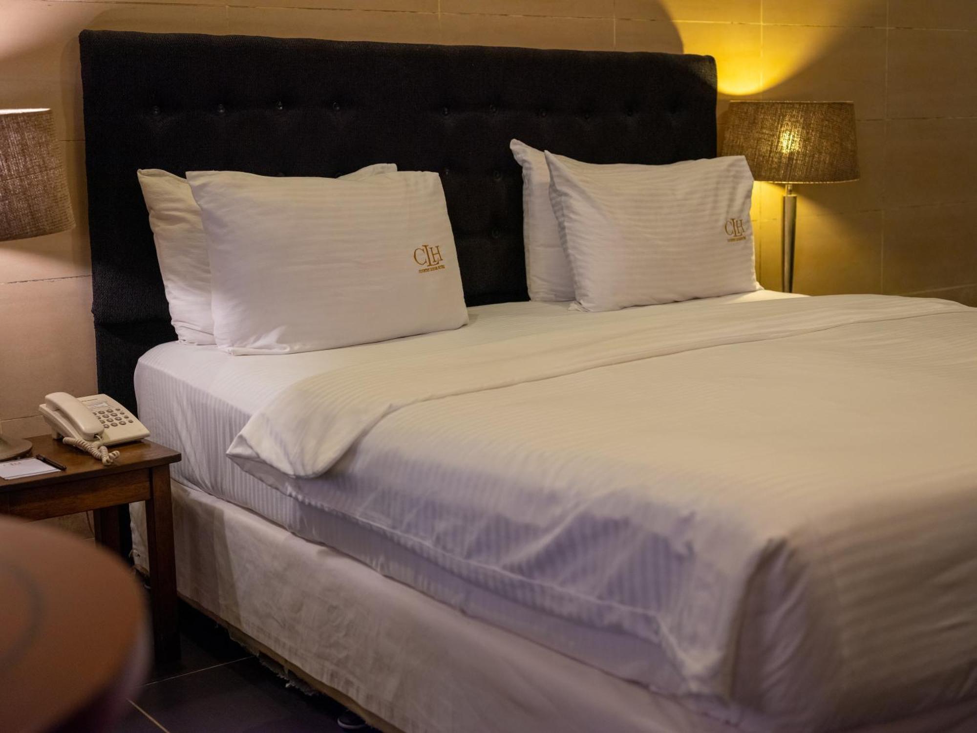 The Country Lodge Hotel Freetown Ngoại thất bức ảnh