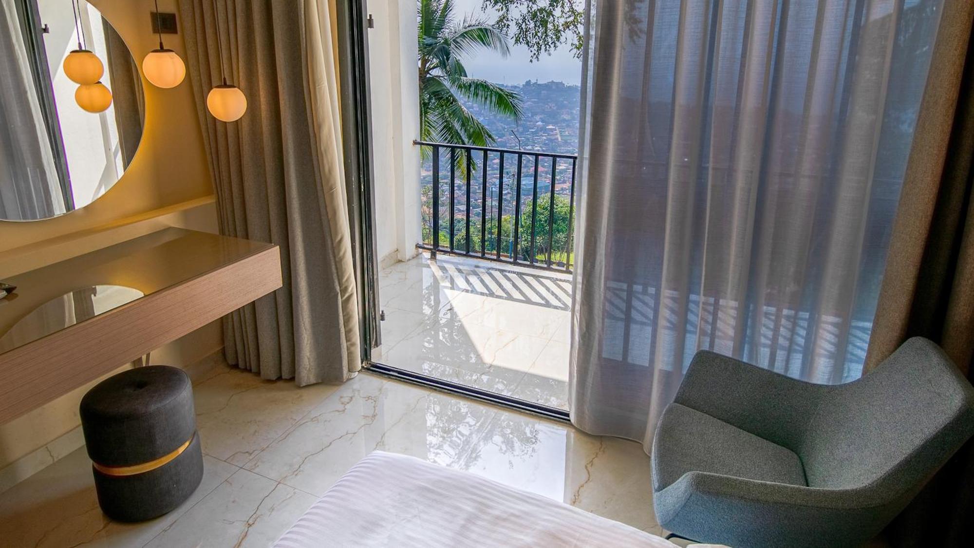 The Country Lodge Hotel Freetown Ngoại thất bức ảnh