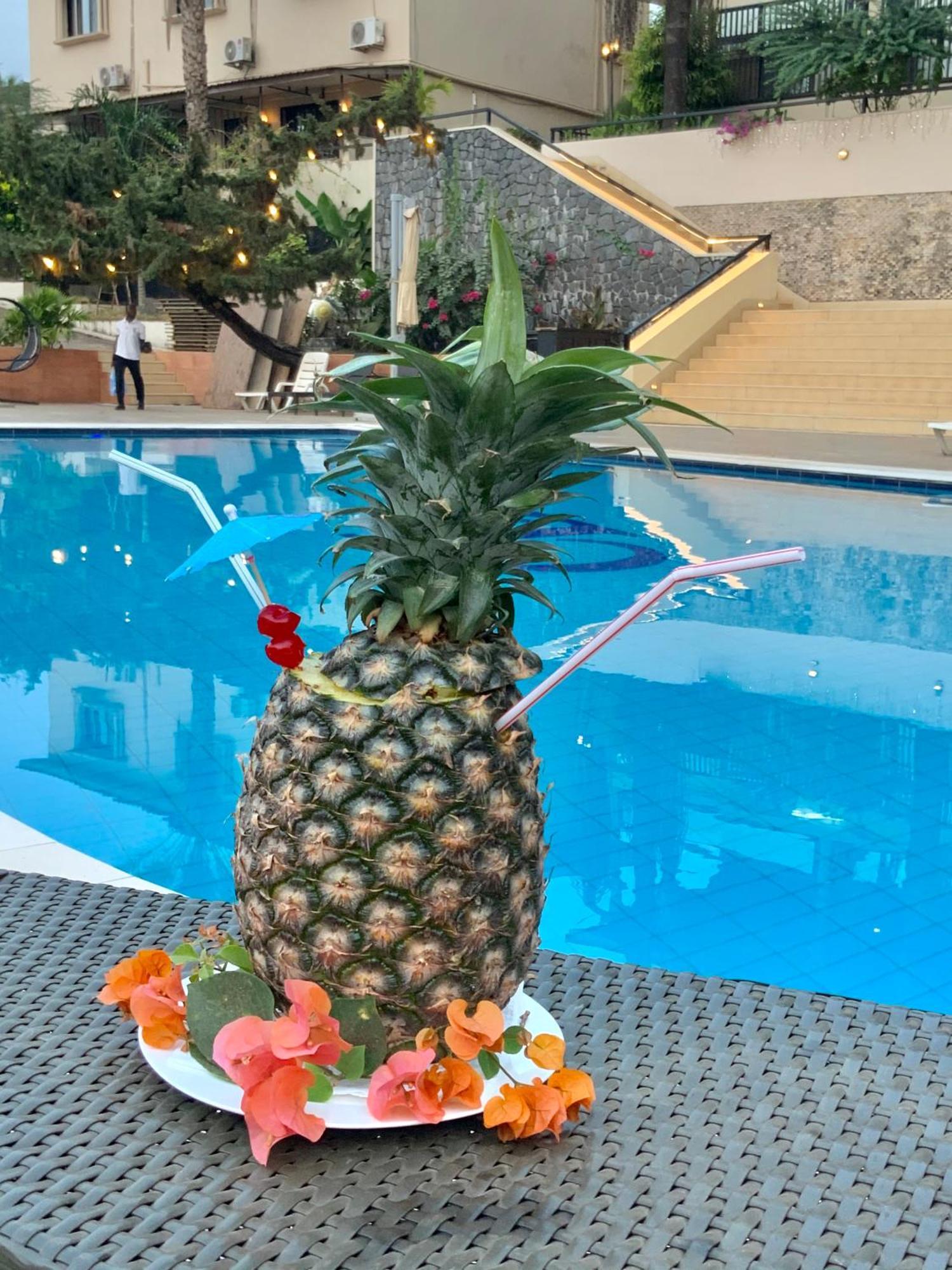 The Country Lodge Hotel Freetown Ngoại thất bức ảnh