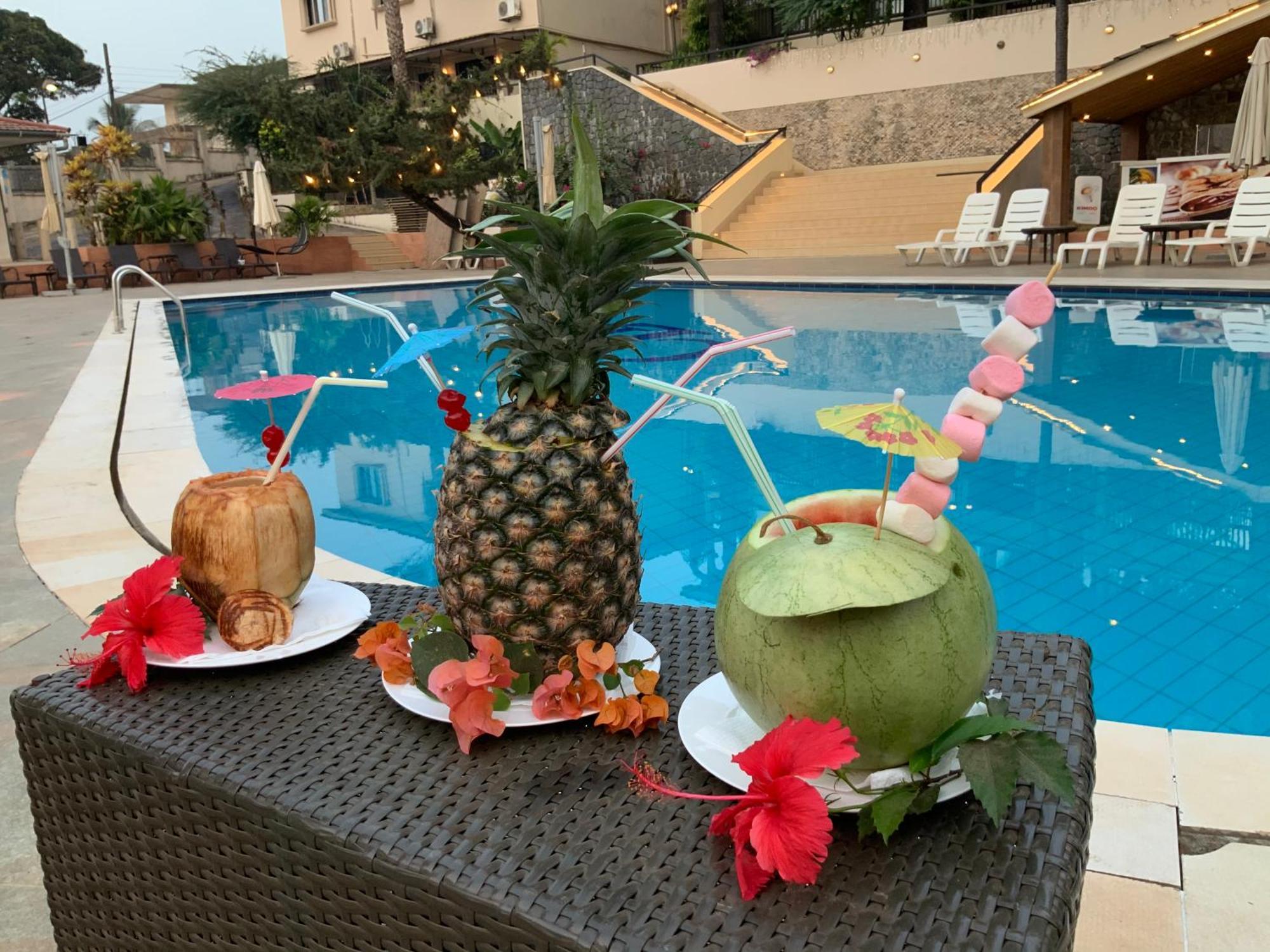The Country Lodge Hotel Freetown Ngoại thất bức ảnh
