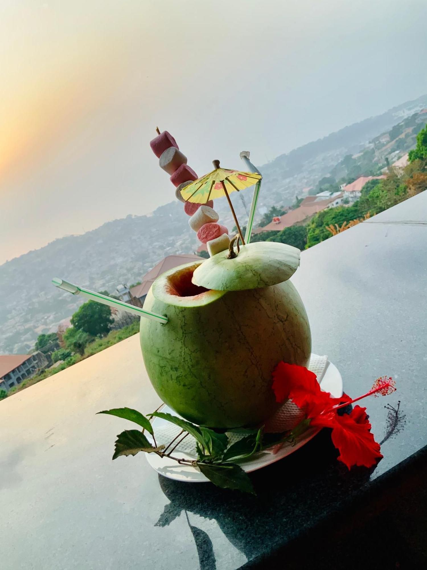 The Country Lodge Hotel Freetown Ngoại thất bức ảnh