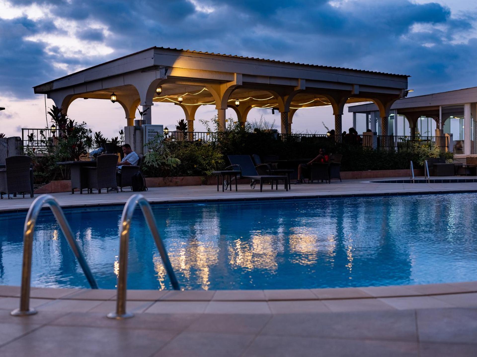 The Country Lodge Hotel Freetown Ngoại thất bức ảnh