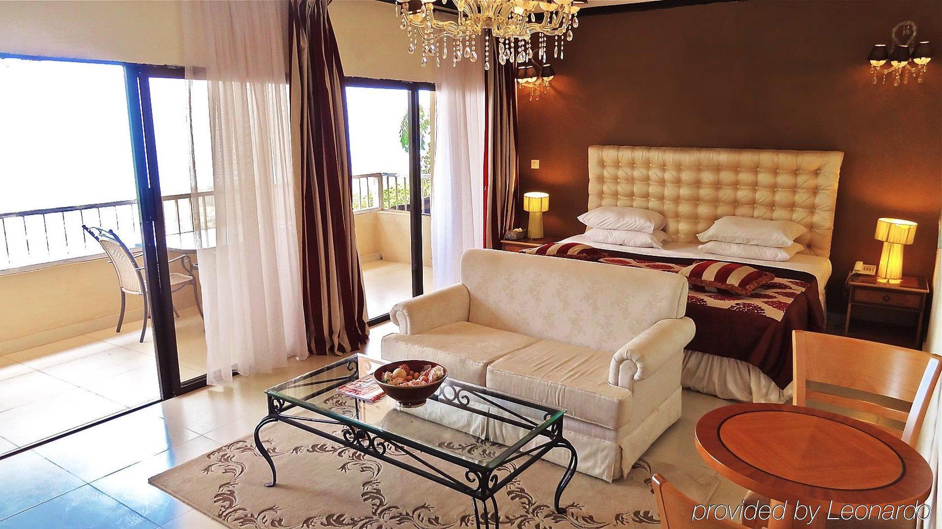 The Country Lodge Hotel Freetown Ngoại thất bức ảnh