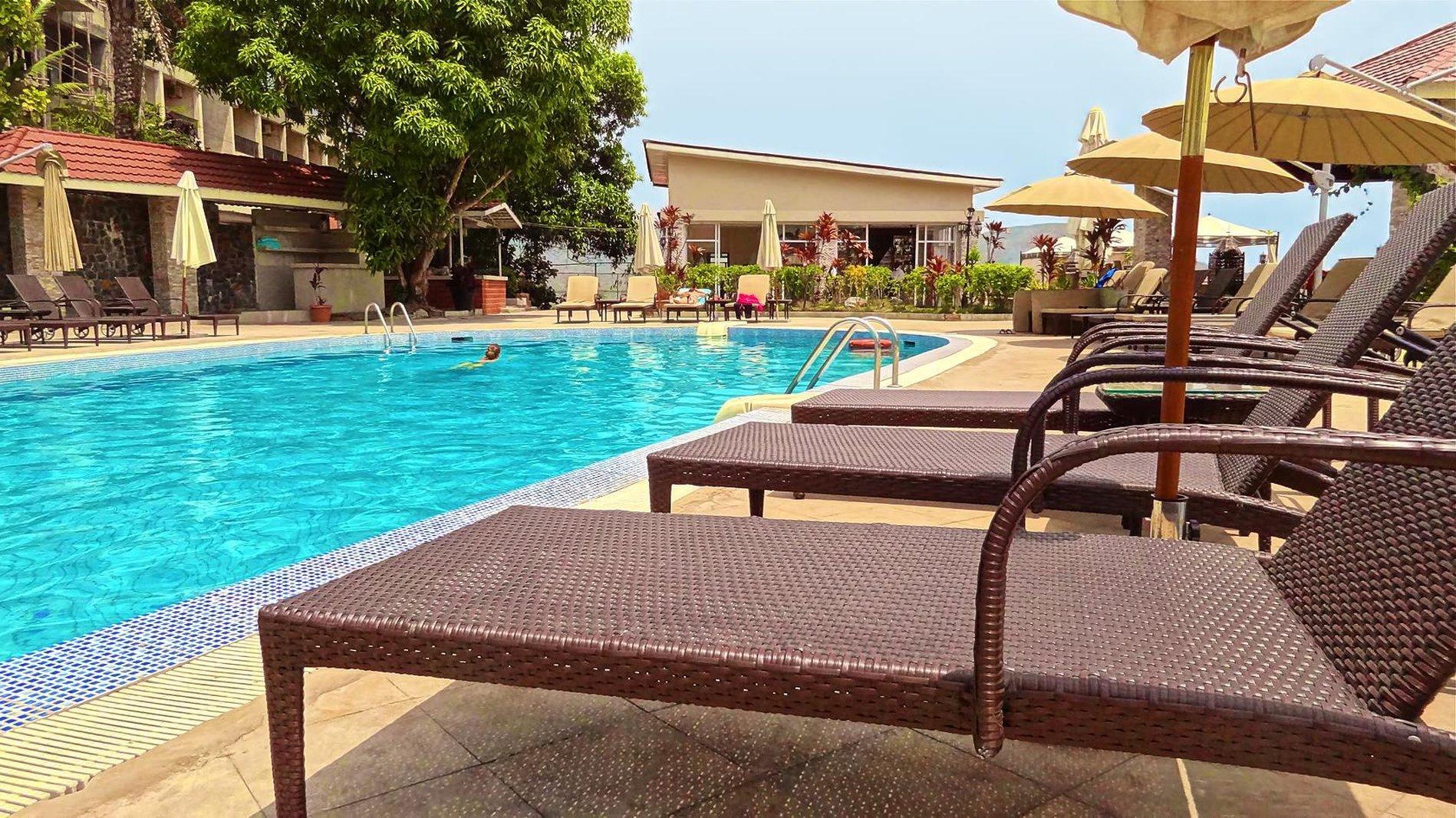 The Country Lodge Hotel Freetown Ngoại thất bức ảnh