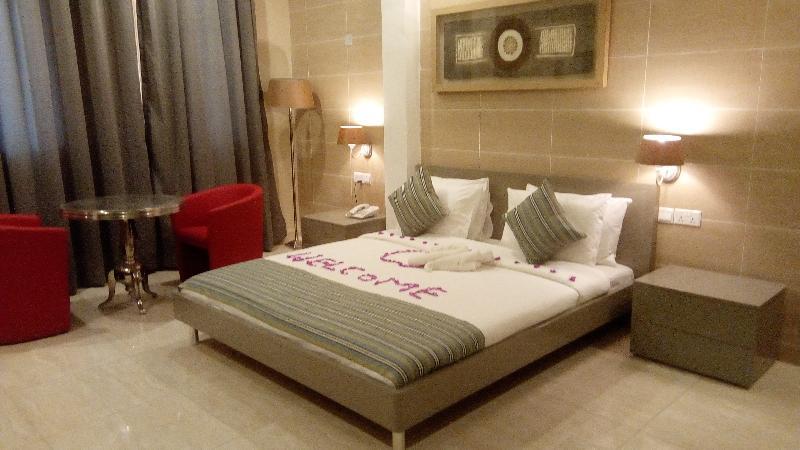 The Country Lodge Hotel Freetown Ngoại thất bức ảnh