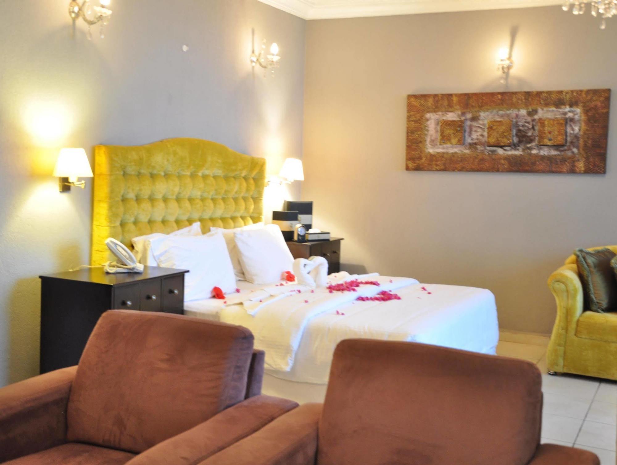 The Country Lodge Hotel Freetown Ngoại thất bức ảnh