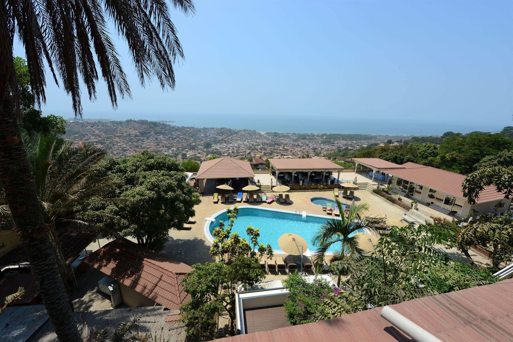 The Country Lodge Hotel Freetown Ngoại thất bức ảnh