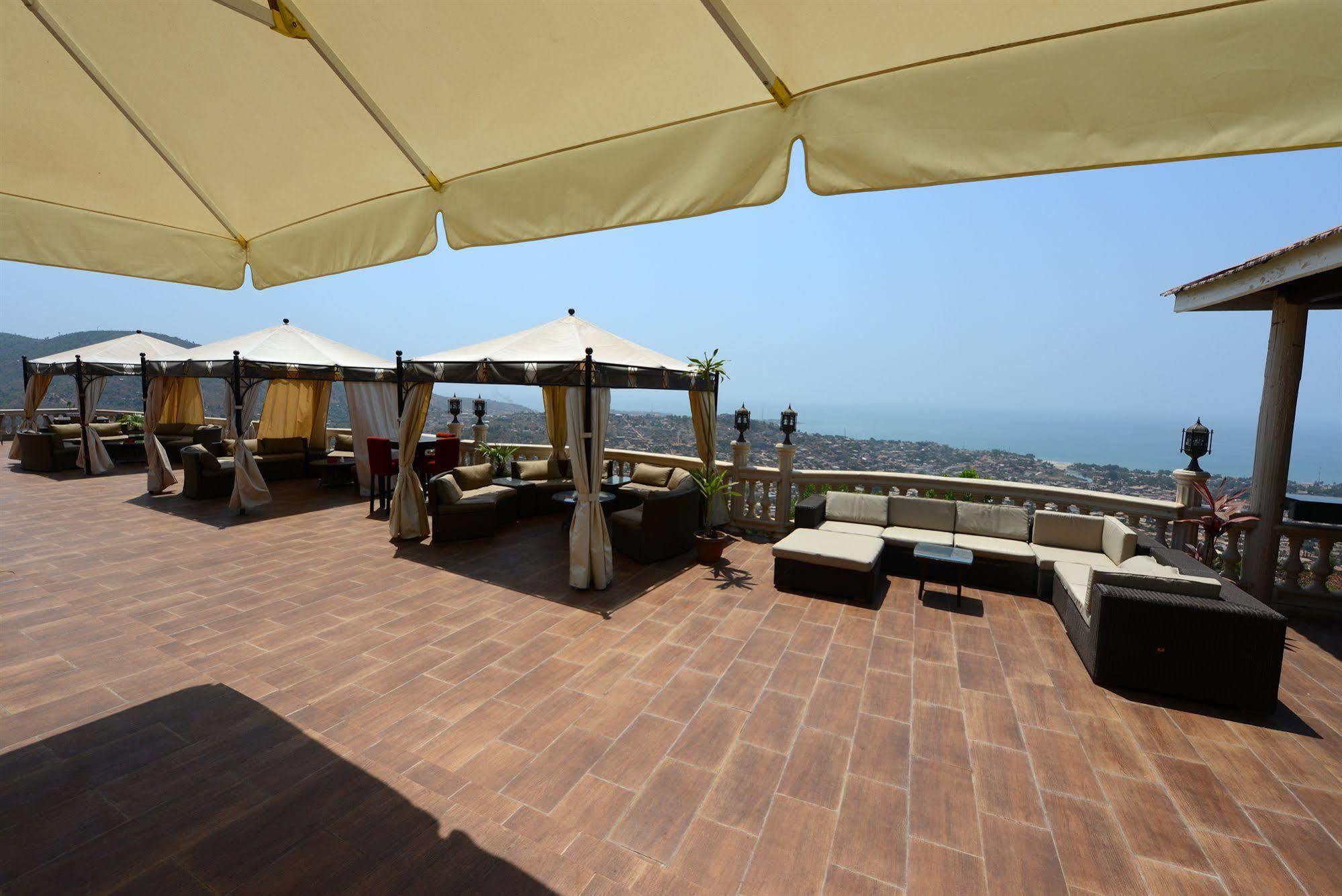 The Country Lodge Hotel Freetown Ngoại thất bức ảnh