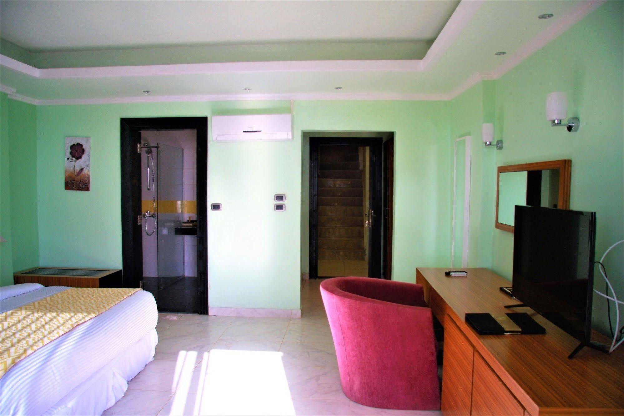 The Country Lodge Hotel Freetown Ngoại thất bức ảnh