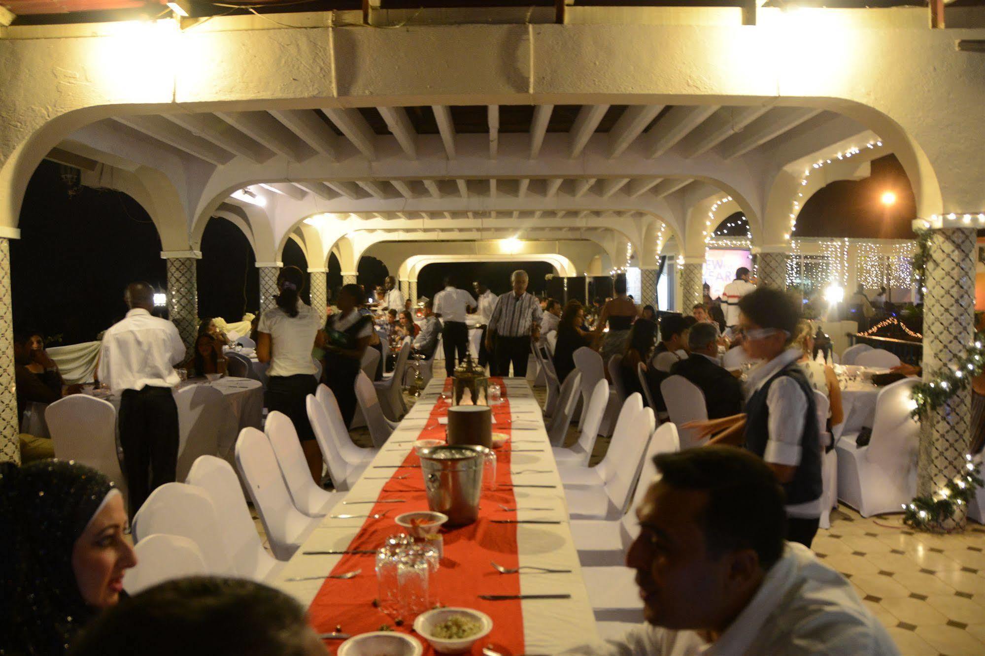 The Country Lodge Hotel Freetown Ngoại thất bức ảnh