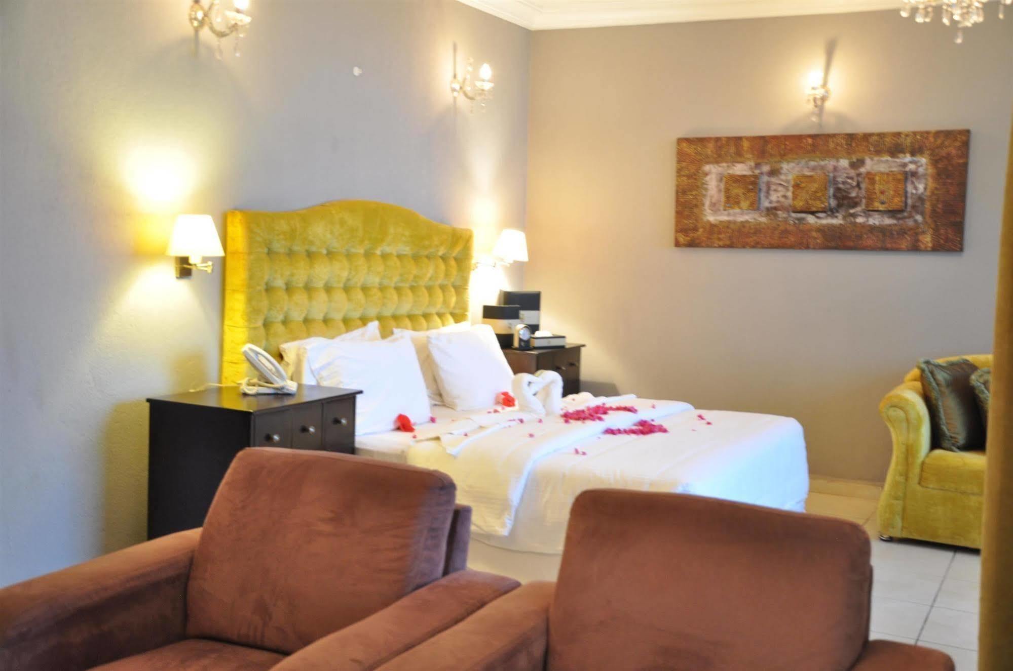 The Country Lodge Hotel Freetown Ngoại thất bức ảnh