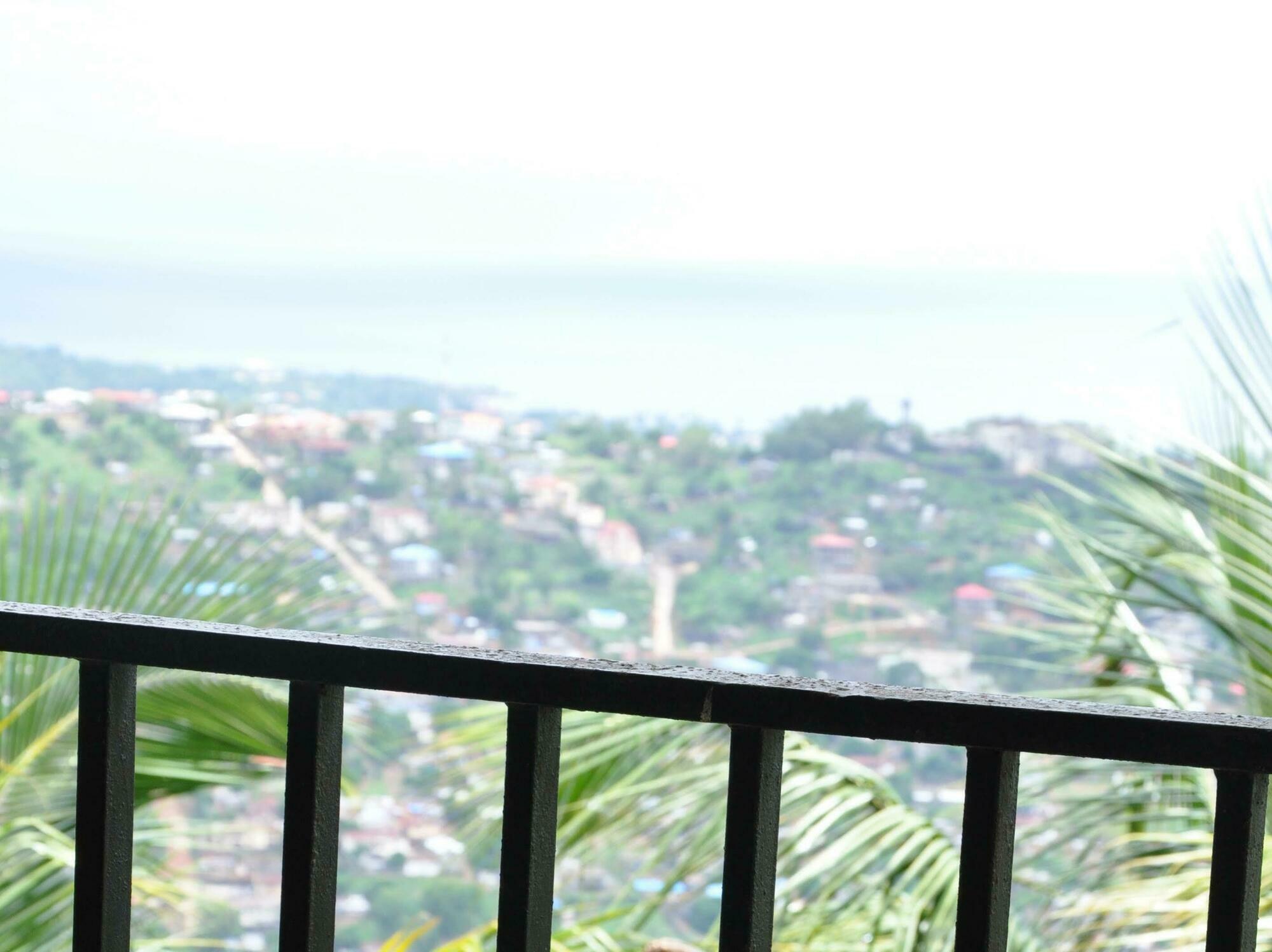 The Country Lodge Hotel Freetown Ngoại thất bức ảnh