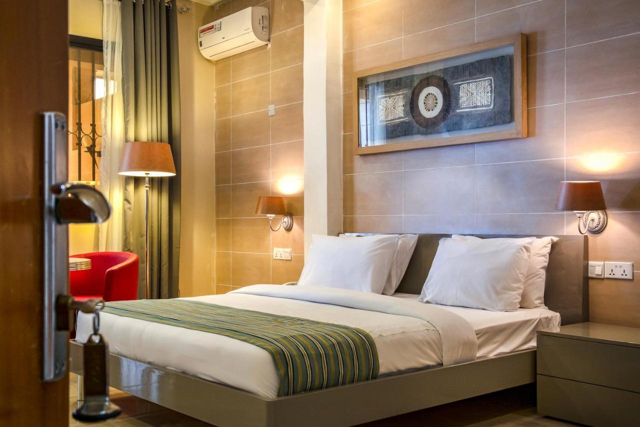 The Country Lodge Hotel Freetown Ngoại thất bức ảnh