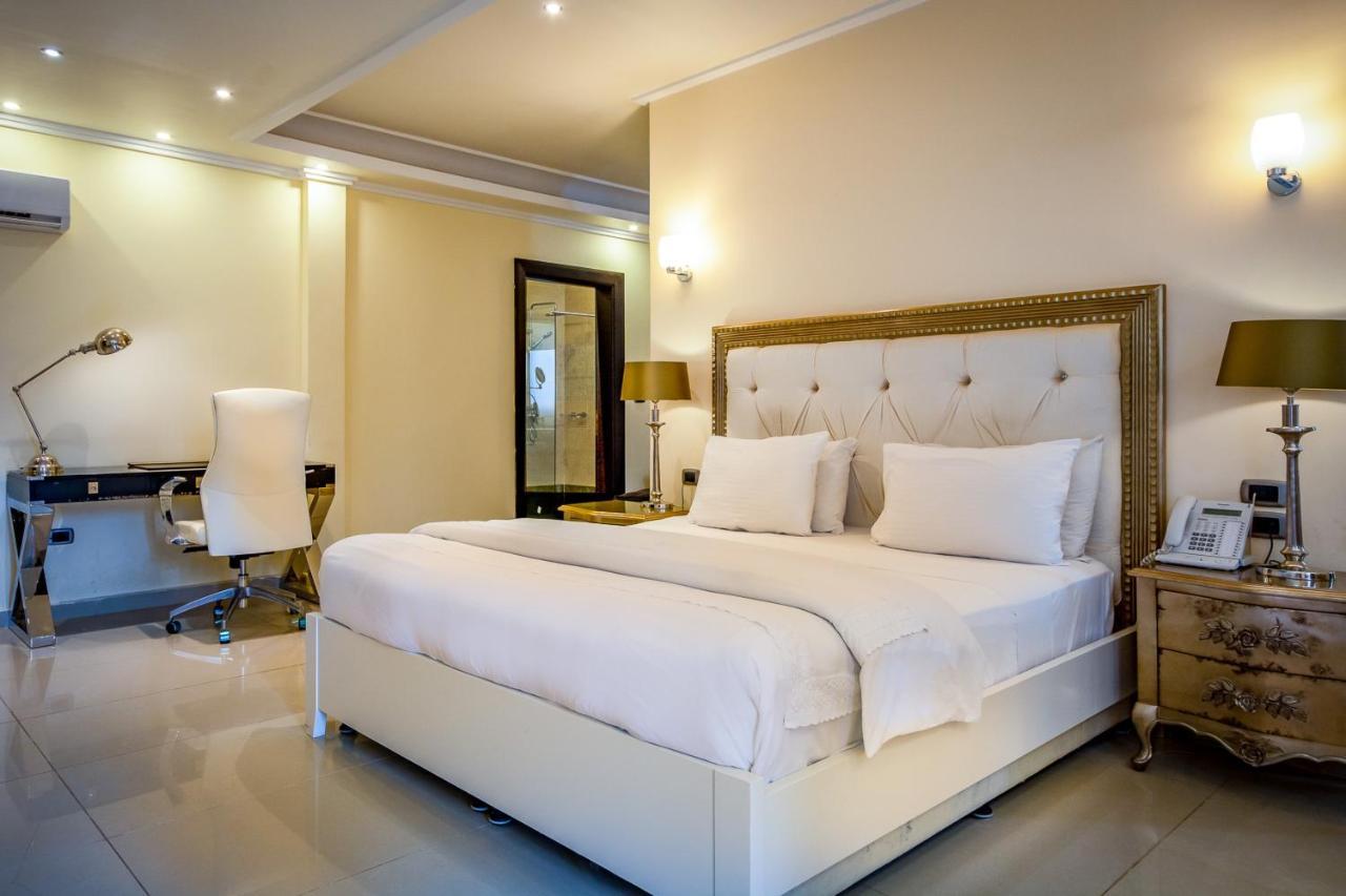 The Country Lodge Hotel Freetown Ngoại thất bức ảnh