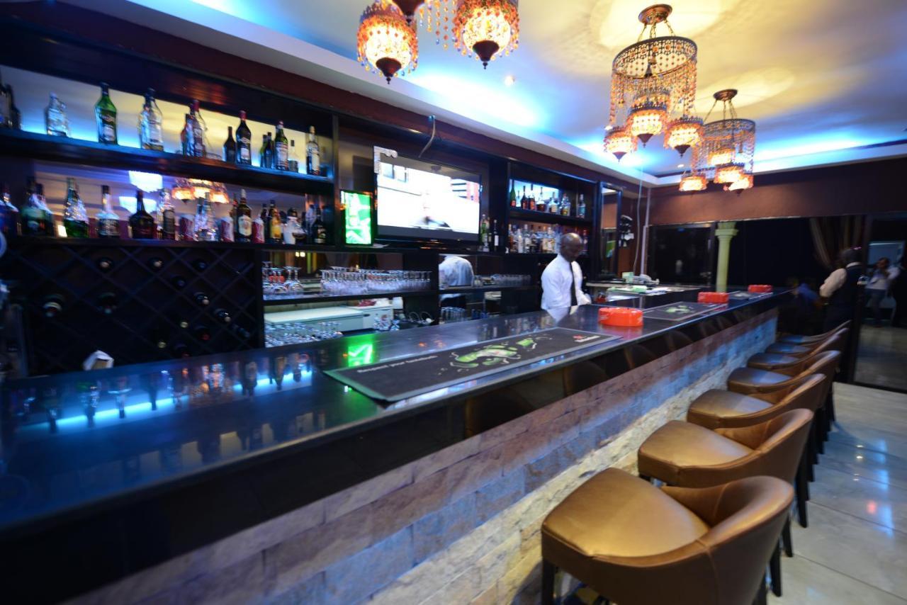 The Country Lodge Hotel Freetown Ngoại thất bức ảnh